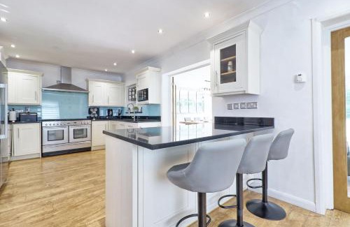 Epping Casa | LMV Property - Modern Luxury Family Home in Theydon Bois With London Skyline Views