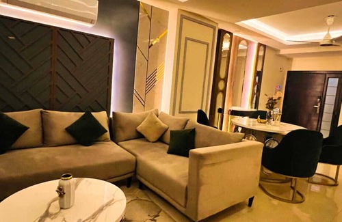 G-7 Sector Apartamento | LMY Luxury Serviced Apartment in Elysium Tower Facing Centaurus Mall
