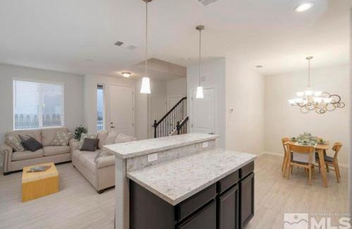 Carson City Apartamento | Local 3BD 3BA with WiFi Parking