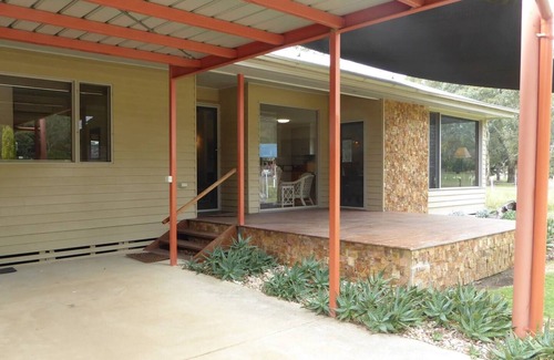 Halls Gap Casa | Located on valley floor, amazing views, 300mm to shops, wildlife in abundance.