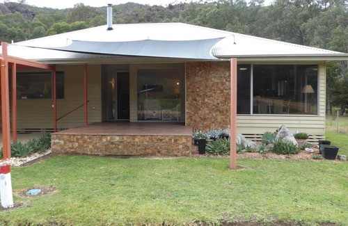 Halls Gap Casa | Located on valley floor, amazing views, 300mm to shops, wildlife in abundance.
