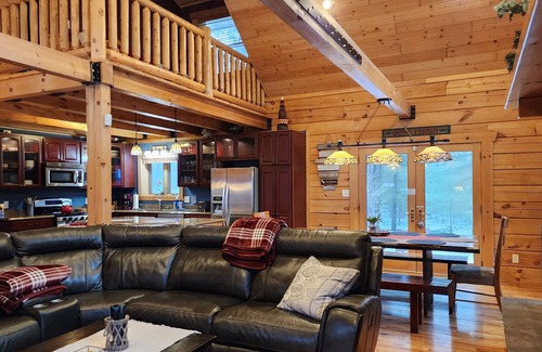 Lyndon Station Cabina | 🏞Location* Beautiful Custom Log Cabin By Dells,next to WI River*Ski*Fireplace🏕