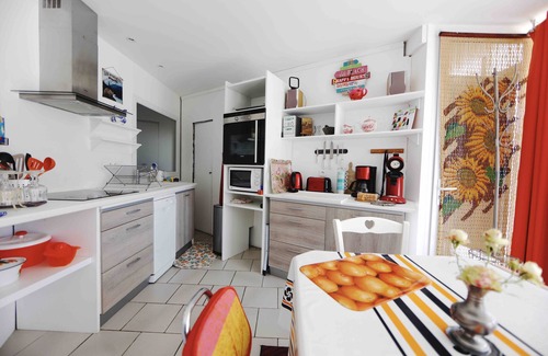 Agos-Vidalos Apartamento | Los VISCOS - cocina - comedor - dormitorio - baño (en italiano)