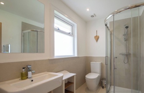 Ardeonaig Cabina | Loch casa rural con fachada en las Tierras Altas de Escocia con bañera de hidromasaje