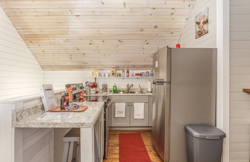 Bean Station Apartamento | Loft at the Country Store! Unique Southern Stay! 1bed, 1bath