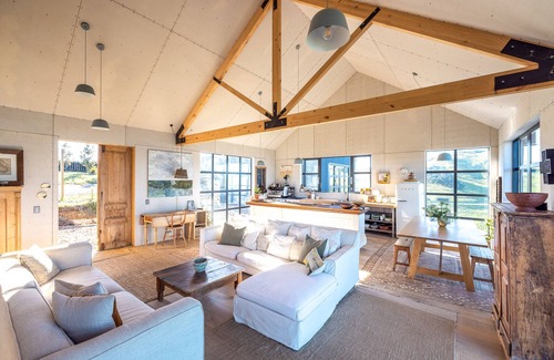 Waiheke Island Casa | Loft & Workroom, Woodside Bay | Be My Guest