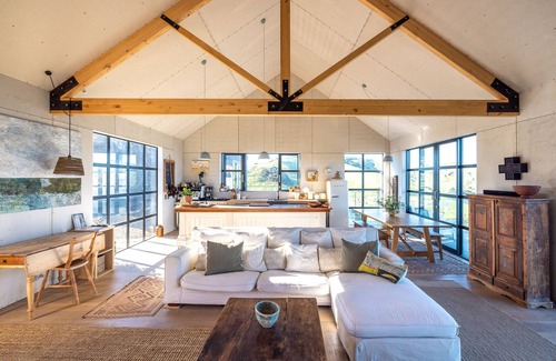 Waiheke Island Casa | Loft & Workroom, Woodside Bay | Be My Guest