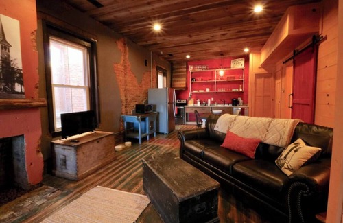 Walhalla Apartamento | Lofts Over Main- Walhalla Room