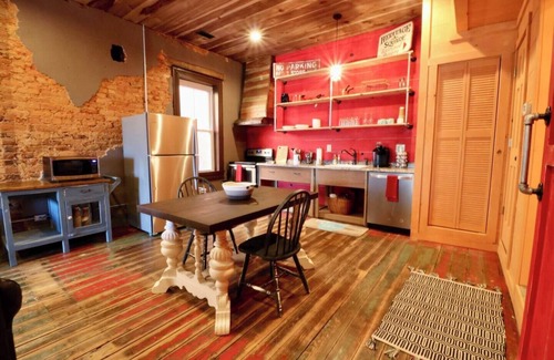 Walhalla Apartamento | Lofts Over Main- Walhalla Room