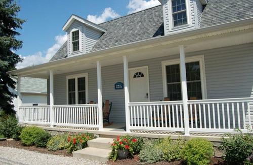 Berlin Cabaña | Lofty Places Cottage/Downtown Berlin