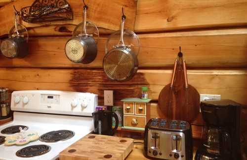 Roberts Creek Cabina | Cabaña de madera, brillante, lujoso, tranquilo. Ideal para parejas y familias con niños.