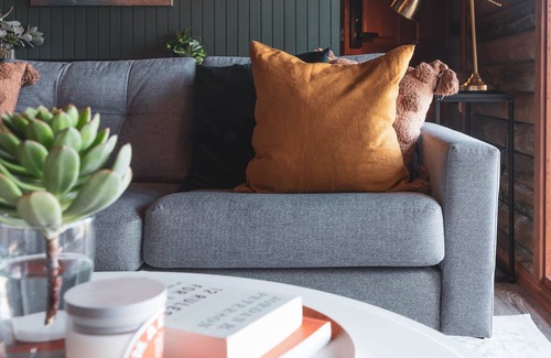 Encounter Bay Cabina | Log Cabin getaway, Fireplace, pet friendly