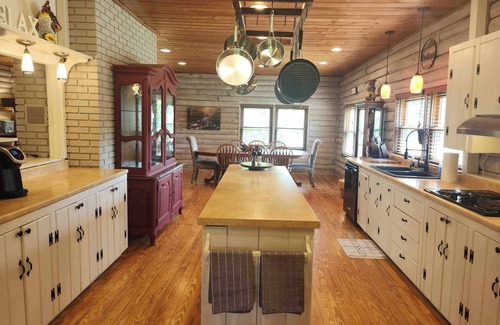 Hendersonville Cabina | Log Cabin in the WNC Mountains