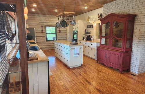 Hendersonville Cabina | Log Cabin in the WNC Mountains