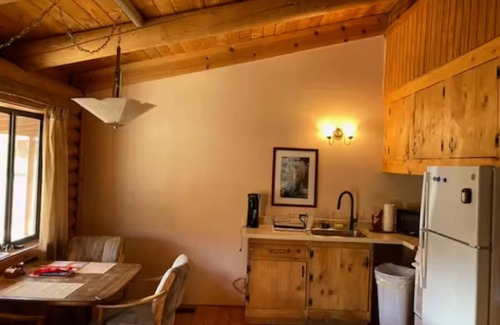 Goodsprings Cabina | Log Cabin near Las Vegas ~ East Bungalow