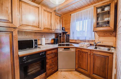Brezice Casa | Log Cabin Vista View with Seasonal Hot Tub