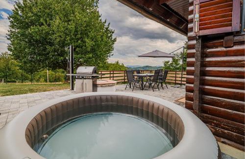 Brezice Casa | Log Cabin Vista View with Seasonal Hot Tub