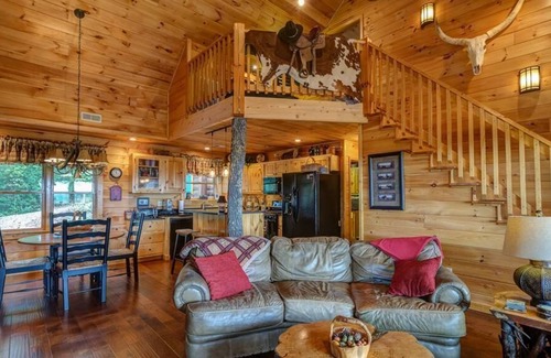 Murphy Cabina | LOG CABIN W/LONG-RANGE MOUNTAIN VIEWS! HUGE DECK W/FIRE PIT & GRILL. DISCOUNTS!