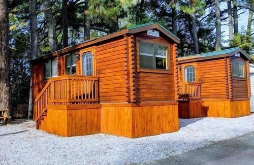 Williamsburg Cabina | Cabaña de madera premium en Williamsburg, VA / Busch Gardens