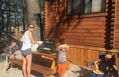 Williamsburg Cabina | Cabaña de madera premium en Williamsburg, VA / Busch Gardens