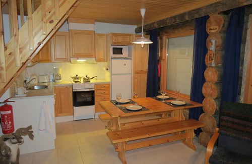 Akaslompolo Cabina | Cabaña de madera con sauna, chimenea y vistas al bosque