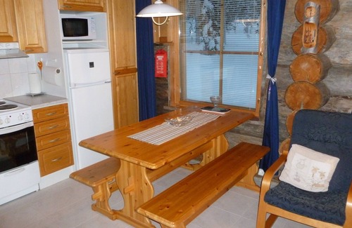 Akaslompolo Cabina | Cabaña de madera con sauna, chimenea y vistas al bosque