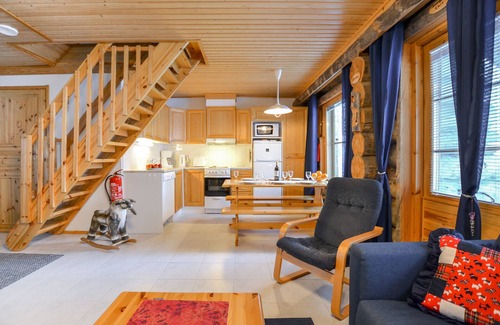 Akaslompolo Cabina | Cabaña de madera con sauna, chimenea y vistas al bosque
