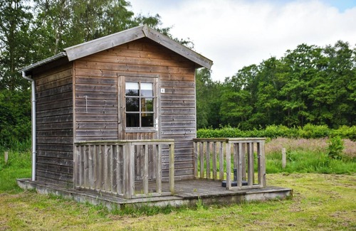 Vogelenzang Alquiler De RV | Log cabins are a basic accommodation if you don't want to rent an expensive hotel room or chalet. Ideal for cyclists, backpackers, and hikers.