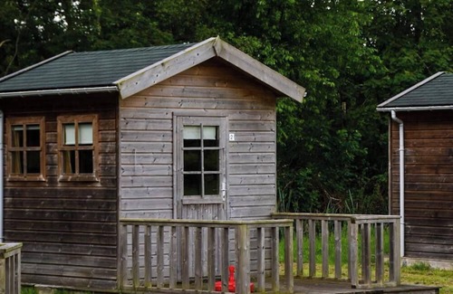 Vogelenzang Alquiler De RV | Log cabins are a basic accommodation if you don't want to rent an expensive hotel room or chalet. Ideal for cyclists, backpackers, and hikers.