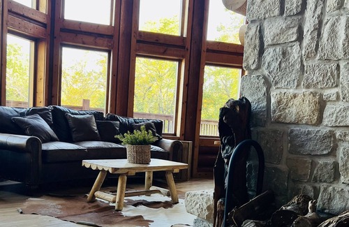 Franklin County Cabina | Log home on 42 acres