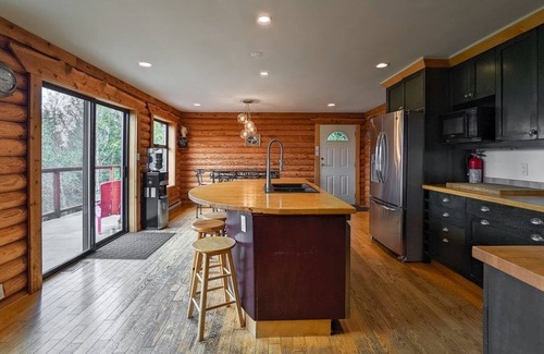 Shawnigan Lake Casa | Hermosa vista Log Home en 5 Acres duerme 10 cómodamente