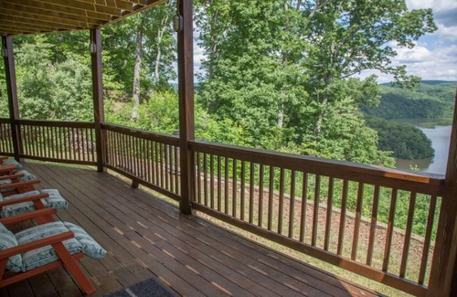 Draper Casa | INCREÍBLES vistas del lago Claytor - 4 Bedroom Gorgeous Log Home