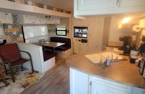 Lincoln Apartamento | Logan Martin Lake Sunroom camper