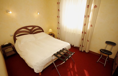 Longpont Hotel | Logis Hôtel les Terrasses