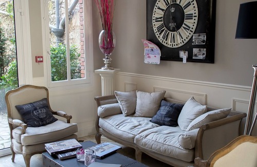 Blere Hotel | Logis Hôtel Restaurant Le Cheval Blanc