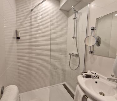 Beaucaire Hotel | Logis VIGNES BLANCHES*** Hôtel Cosy et restaurant de terroir