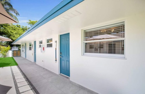 River Oaks Villa | LoKal Rental 2AB - Tropical Villa near Downtown