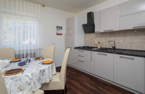 Becici Casa | Casa de vacaciones Lola (LBN381) en Labin - 12 personas, 6 dormitorios