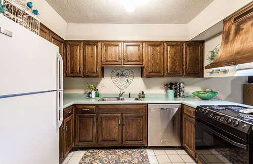 Ellendale Casa | Long-Term Stays - Germantown