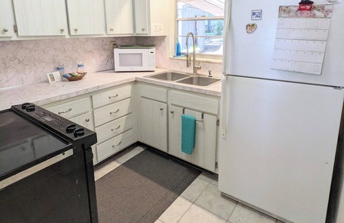 Crescent City Casa | Looking for a quiet place to stay? Consider The Ollie Vee in Crescent City, FL