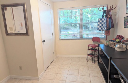 Crescent City Casa | Looking for a quiet place to stay? Consider The Ollie Vee in Crescent City, FL