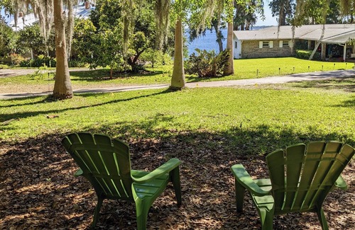 Crescent City Casa | Looking for a quiet place to stay? Consider The Ollie Vee in Crescent City, FL