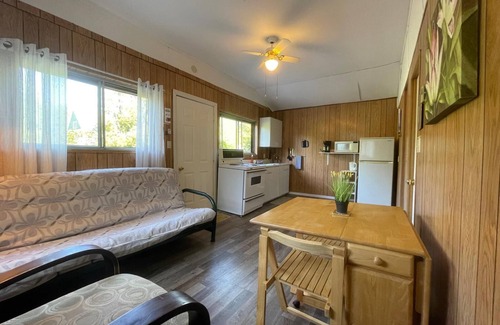 Hope Bay Cabina | Loon-Cedar Garden Cozy Cottage #4 for a relaxing retreat