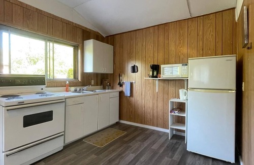 Hope Bay Cabina | Loon-Cedar Garden Cozy Cottage #4 for a relaxing retreat
