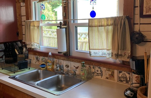 Newark Cabina | Loon Lodge, una cabaña de 2 dormitorios frente al mar en Newark Pond en Newark, Vermont, NEK