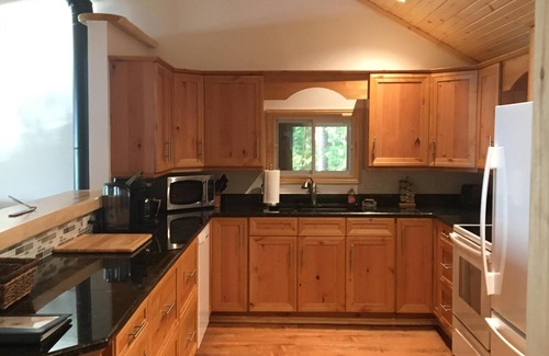 Killaloe Cabaña | Loon Lodge - Golden Lake (Cottage & Bunkie -Sleeps 8)