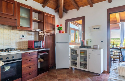 Torre di Bari Apartamento | Loredana Holiday Home. Cozy apartment a 5-minute walk from the sea.