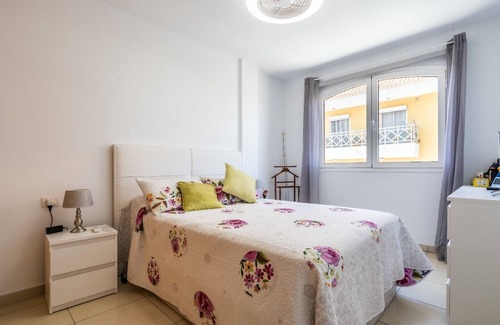 Los Abrigos Apartamento | Los Abrigos- Luminoso y Amplio Apartamento a Metros del Mar