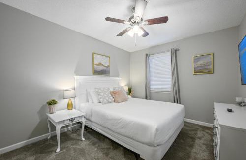 Cartersville Casa | Lots of Hot Spots & Activities Near This Townhome