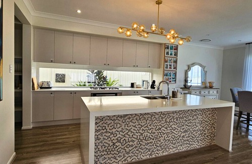 Mango Hill Apartamento | 'Lotus' - Grand Home in Mango Hill - Sleeps 8